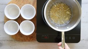 Mousse italienne aux pommes - Surveiller la cuisson du caramel