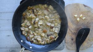 Nids de spaghetti maison - Faire sauter les cèpes