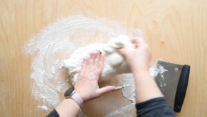 Pain de Pâques napolitain traditionnel, casatiello ou tortano - Poursuivre les pliages successifs