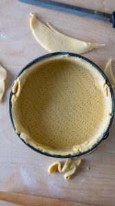 Pasta frolla salée et sucrée, pâte à tarte italienne - Couper l'excédent de pâte