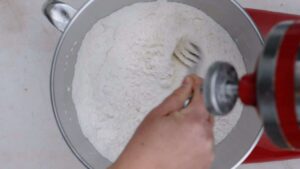 Pasta frolla salée et sucrée, pâte à tarte italienne - Mélanger les ingrédients secs