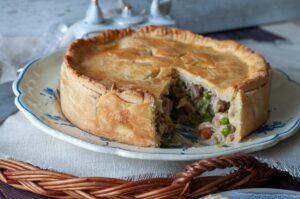 Pasta frolla salée et sucrée, pâte à tarte italienne - Trancher la tourte salée refroidie