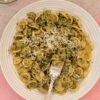 Pâtes à la sauce crémeuse au pesto sicilien de pistaches - en-tête