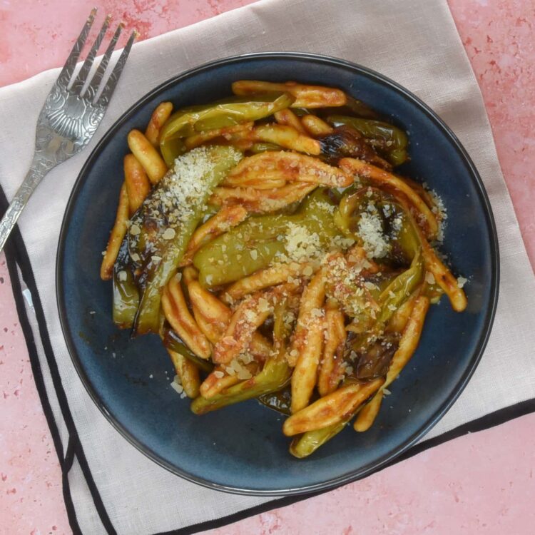 Pâtes aux friggitelli, petits poivrons verts doux - en-tête