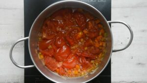 Petites timbales de tomates (Sformatini di pomodoro) - Laisser réduire la sauce tomate