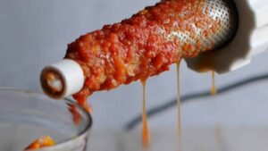 Petites timbales de tomates (Sformatini di pomodoro) - Passer les tomates au moulin
