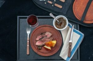 Picanha brésilienne au barbecue - Trancher et servir la viande