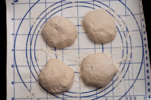 Pizza au Nutella - Former quatre boules de pâte