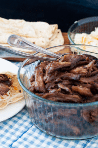 Porc effiloché à l'autocuiseur - Servir avec salade de chou