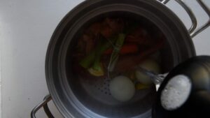 Recette de fumet de poisson maison - Ajoutez de l'eau