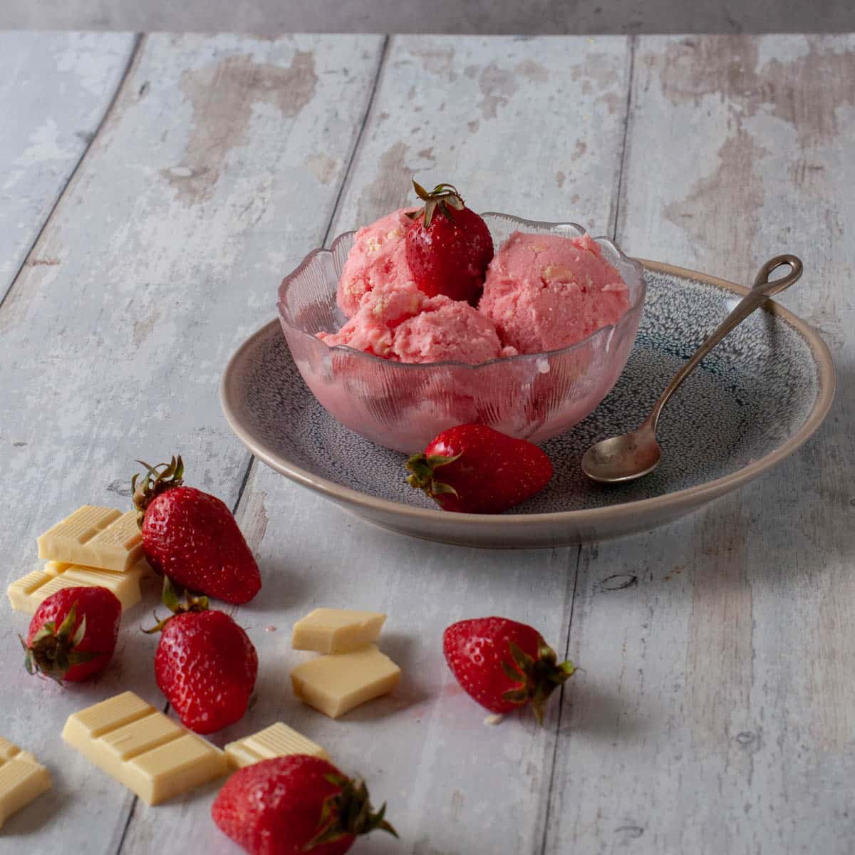 Recette de gelato maison à la fraise et au chocolat blanc - en-tête