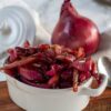 Recette de relish d'oignons rouges caramélisés - en-tête