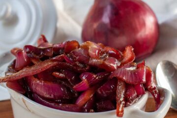 Recette de relish d'oignons rouges caramélisés - en-tête