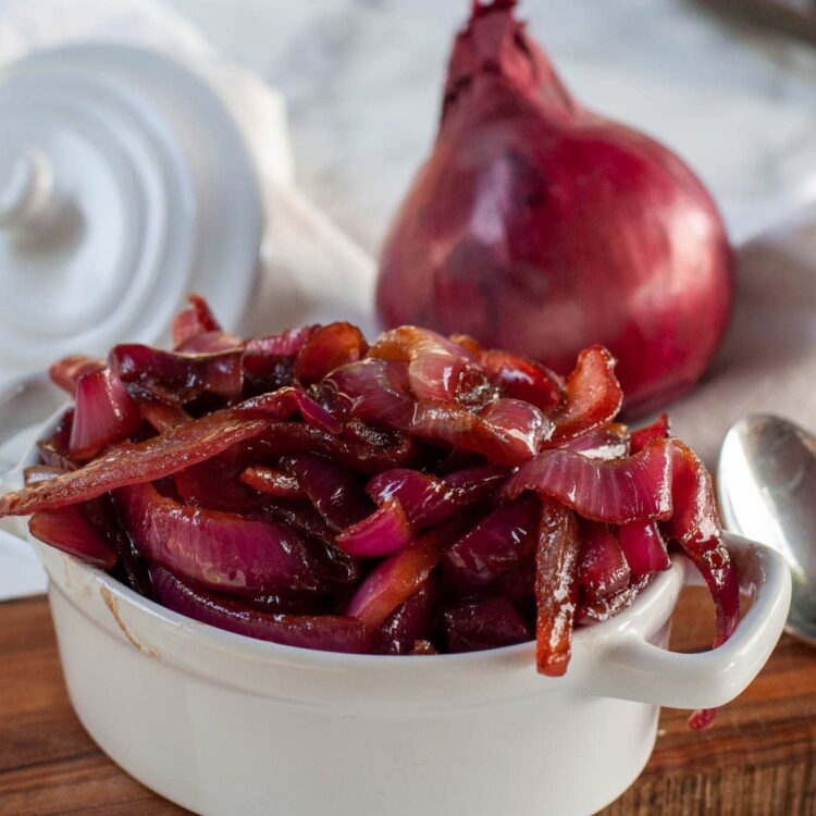 Recette de relish d'oignons rouges caramélisés - en-tête