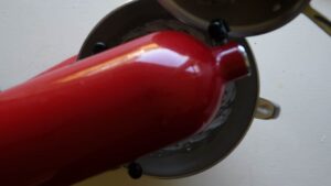 Recette de sorbetto sicilien aux myrtilles - verser le sirop sur blanc