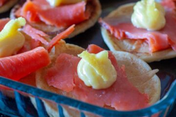 Recette facile de blinis russes à la française au saumon fumé - en-tête