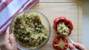 Recette italienne de poivrons farcis végétariens et végétaliens - Farcir avec le mélange chapelure