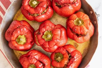 Recette italienne de poivrons farcis végétariens et végétaliens - en-tête