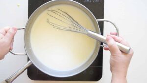 Recette traditionnelle de glace stracciatella à la crème de lait - Faire épaissir la crème anglaise