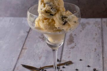 Recette traditionnelle de glace stracciatella à la crème de lait - en-tête