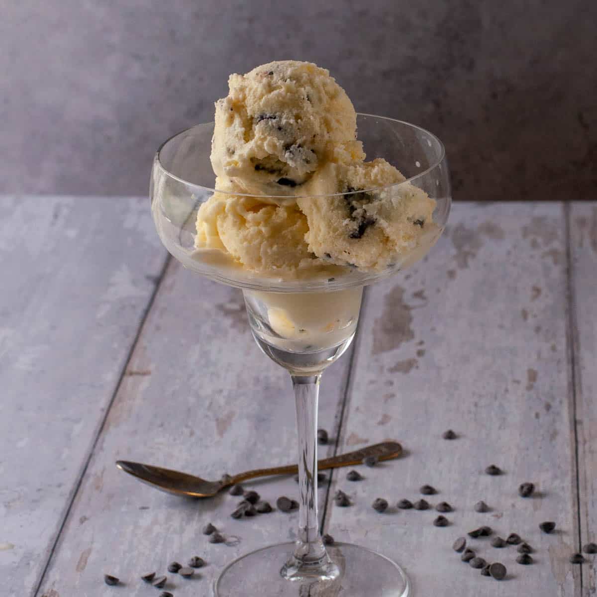 Recette traditionnelle de glace stracciatella à la crème de lait - en-tête