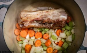 Recette traditionnelle du cassoulet - cuisson de la poitrine de porc