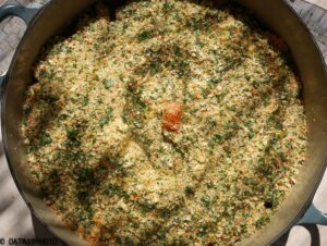 Recette traditionnelle du cassoulet - recouvrir le cassoulet de chapelure