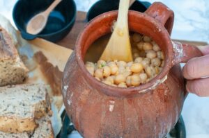 Repas faciles au camping (sans réfrigérateur) - Surveiller la cuisson des pois