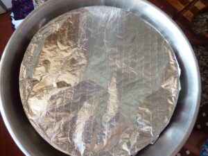 Roue d'espadon cuite au four - Couvrir le plat d'aluminium