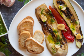 Salade de légumes d'été grillés - en-tête