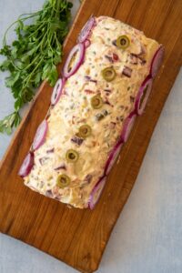 Salade russe, Insalata Russa - décorer la salade d'olives