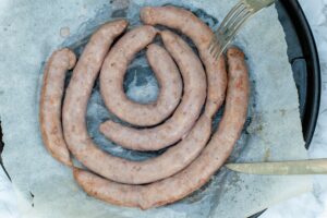 Saucisses et friarielli - Cuire les saucisses au four
