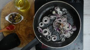 Stroncatura calabraise (pâtes complètes) - Ajouter les oignons et anchois