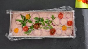 Terrine facile de jambon à tartiner - Décorer la terrine de légumes