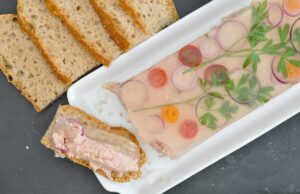 Terrine facile de jambon à tartiner - Servir avec des tranches de pain