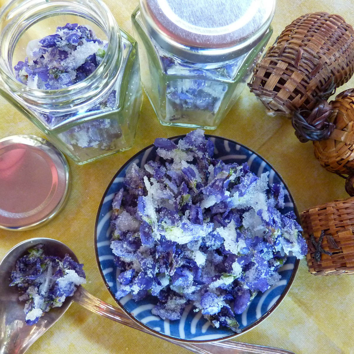 Violettes confites maison - en-tête